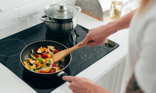 制作配菜常用的烹调方法 制作配菜常用的烹调方法是