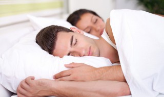 睡眠时减少打鼾的方法 减少打鼾的睡姿