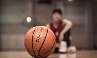 打篮球小技巧 打篮球的技巧和方法