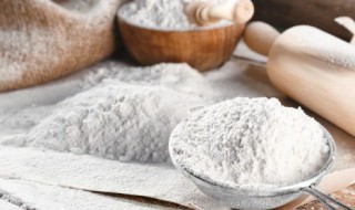 特精小麦粉是低筋还是高筋 中筋面粉是什么粉
