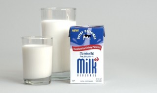 早晨空腹喝牛奶好吗 早晨喝奶好还是晚上喝奶好