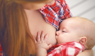 如何母乳喂养新生儿视频教学 如何母乳喂养