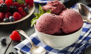 草莓冰淇淋怎么做才没有冰渣呢 草莓冰淇淋怎么做才没有冰渣