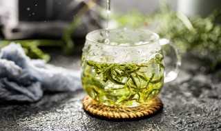 茶叶冰糖泡水喝有什么功效 茶叶冰糖水的制作方法