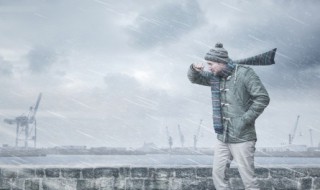 梦见下雨涨水是什么意思（做梦梦见下雨涨水是什么意思）