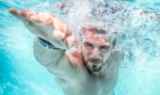 游泳池氯气对人体伤害 游泳池氯气对人体伤害大吗