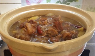 正宗的砂锅炖肉的做法 正宗的砂锅炖肉的做法和配料
