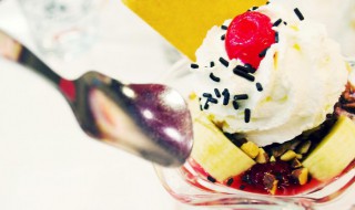 樱桃冰淇淋图片 樱桃冰淇淋