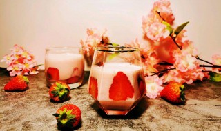 冰镇草莓奶昔怎么做