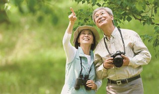 老人夏季如何避暑（老人夏天如何避暑）