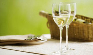 白葡萄酒的功效 白葡萄酒的功效与作用及食用方法