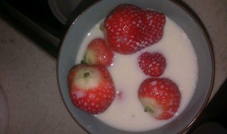 草莓牛乳怎么做 草莓牛乳怎么做才好吃