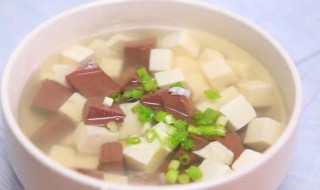 猪血豆腐汤的制作方法 猪血豆腐汤怎么做好吃又简单窍门