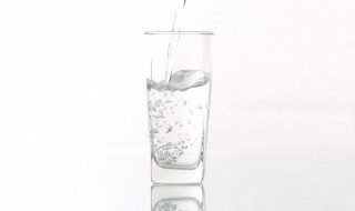 廉价玻璃杯有毒吗 玻璃杯子喝热水有害吗