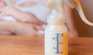 母乳可以连奶瓶一起放冰箱吗 母乳可以连奶瓶一起放冰箱吗多久