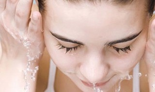 卸妆油的表面活性剂 卸妆水为什么使用表面活性剂