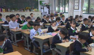 手抄报小学生内容 开学第一课手抄报小学生内容