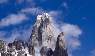 我国海拔最高的山峰是哪一座 我国海拔最高的山峰是哪一座山