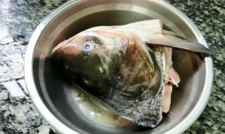 胖头鱼头怎么做好吃 胖头鱼头怎么做好吃做法的视频