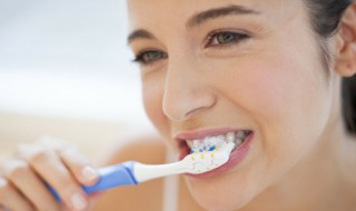刷牙的正确时间 刷牙的正确时间是饭后还是睡前