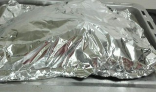 铝箔纸放烤箱用哪一面 铝箔纸放烤箱用哪一面包裹食物