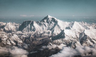 中国登山队第一次登上珠穆朗玛峰是哪一年 珠穆朗玛峰的相关知识