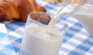 喝热牛奶的好处与功效禁忌 喝热牛奶的好处与功效
