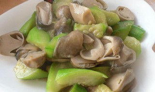 丝瓜炒草菇怎么做好吃 丝瓜草菇的家常做法