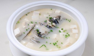 鱼头豆腐汤里面还可以放什么 鱼头豆腐汤里面还可以放什么菜