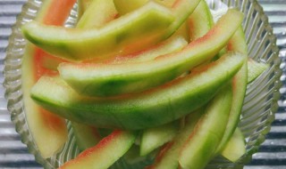 西瓜皮的吃法 西瓜皮的吃法有几种做法