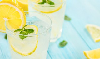 柠檬水什么时候喝最好 柠檬水什么时候喝最好美白
