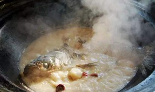 铁锅炖野生杂鱼的家常做法
