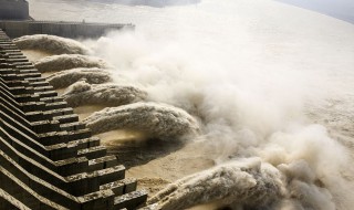 下游洪涝为什么三峡还泄洪 三峡下游洪灾