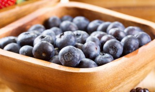 蓝莓是热性还是凉性水果 干蓝莓果的功效与吃法