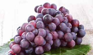 坚果和葡萄能一起吃吗 坚果和葡萄干一起吃
