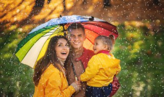 已婚女人梦见下雨好吗（女人梦到下雨好不好）