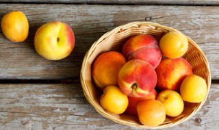 桃子和黄瓜可以一起吃吗 吃黄瓜7个要命禁忌