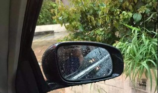 下雨后视镜看不清怎么解决（下雨后视镜看不清怎么解决呢）