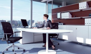 女性办公桌摆放什么有助于事业有成 女性办公桌上4大风水禁忌