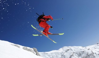 自由式滑雪大跳台和空中技巧的区别是什么 自由式滑雪大跳台和空中技巧的区别