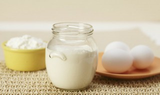 喝变质的酸奶对身体有哪些损害和好处 喝变质的酸奶对身体有哪些损害