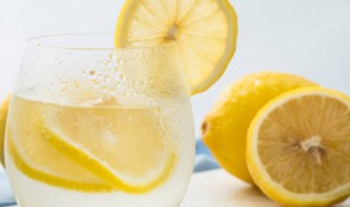 喝柠檬水有哪些禁忌 喝柠檬水有哪些禁忌事项要注意