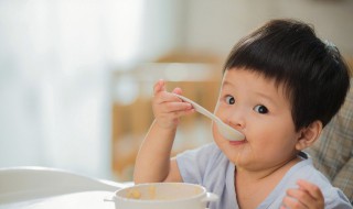 宝宝辅食应该怎么挑选（宝宝辅食怎么选择）