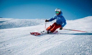 自由式滑雪空中技巧的助滑坡的坡度是多少 自由式滑雪的相关知识