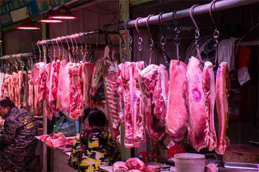 近期猪肉价格为什么下降这么厉害？2022年春节猪肉会涨价吗？
