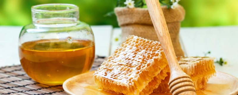 土蜂蜜和百花蜜的区别，详细介绍 百花蜜和土蜂蜜有区别吗