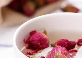 玫瑰花茶的功效作用及禁忌是什么 玫瑰花茶的功效作用及禁忌