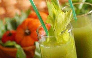 芹菜汁的功效与作用冠心病吃什么药 芹菜汁的功效与作用