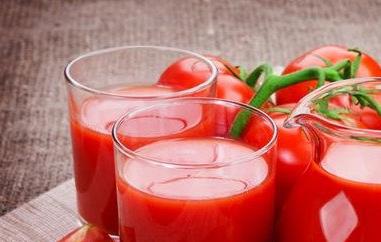 早上喝番茄汁的功效与作用 番茄汁的功效与作用
