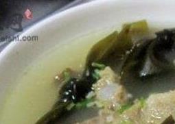 喝海带排骨汤的功效和好处 吃排骨海带汤有什么好处
